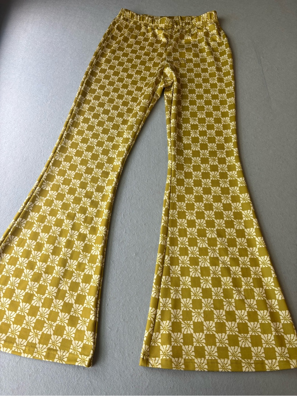 Billabong Hang Loose Pants Chartreuse Mustard Yellow Printed Flared Pants Sz M - Picture 2 of 10
